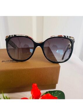 BURBERRY ~ Full Rim Butterfly Sunglasses Acetate Grey Gradient Lenses